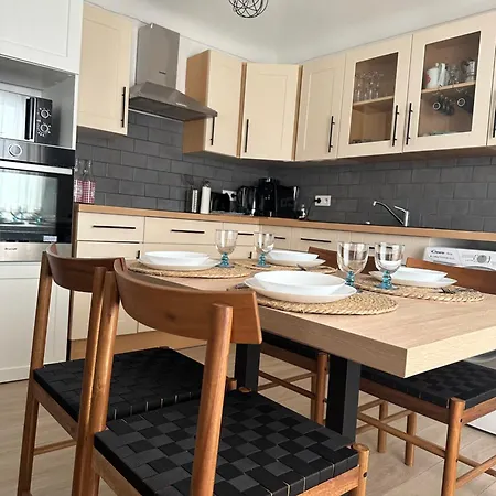 Prive De Charme Et Calme Proche Port Lympia Apartment *